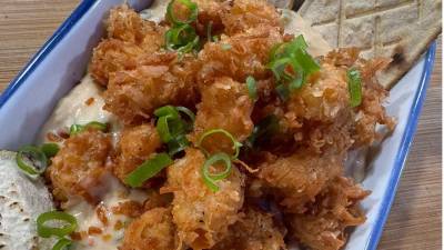 Ceviche de pollo con salsa de maracuyá elaborado por el Chef Asaf Alvarado. No se pierda la nueva temporada del programa Buen Provecho que se transmite de lunes a viernes por GOTV a las 9 am y repetición a las 10 pm. Aprenda a elaborar nuevos y sabrosos platillos.