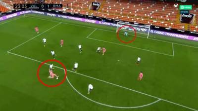 El derechazo con el que marcó Benzema al Valencia en Mestalla.