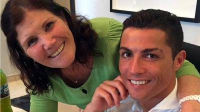 Cristiano Ronaldo junto a su madre Maria Dolores dos Santos Aveiro.