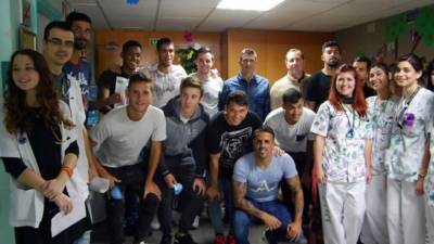 El CD Tenerife visitó la planta de Pediatría del HUC. Foto cortesía Deporpress