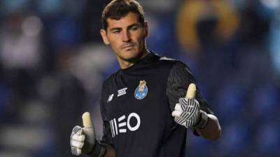 Iker Casillas cuenta con 38 años de edad y es considerado un ídolo por la afición del Real Madrid, su exclub antes del Oporto.