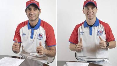 Cristian Maidana y Matias Garrido al momento de firmar sus renovaciones.