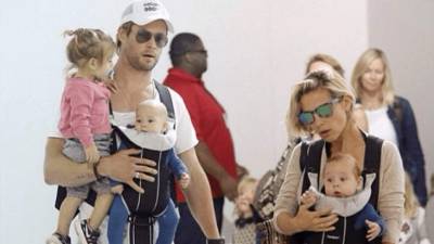 Chris Hemsworth y Elsa Pataky con sus tres hijos.