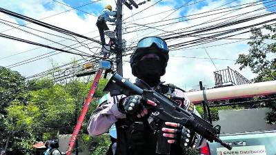 Equipos de la Dipampco realizaron la operación donde desmantelaron tres cámaras de vigilancia.