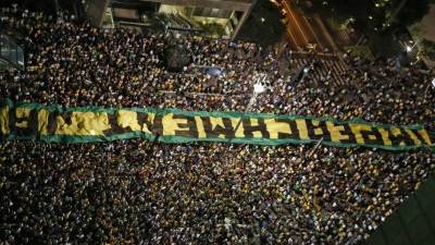 Miles de brasileños salieron a las calles a protestar contra la decisión de Rousseff de nombrar jefe de su Gabinete a Lula.