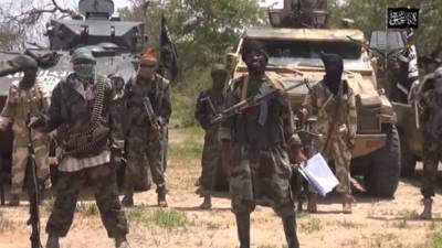 El líder de Boko Haram, Abubakar Shekau (al centro), en una imagen de archivo. (AFP)