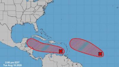 El Centro Nacional de Huracanes está monitoreando dos sistemas en los trópicos que tienen una alta probabilidad de convertirse en depresión tropical a finales de esta semana.