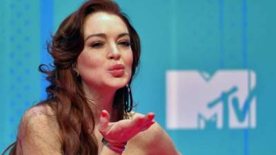 La actriz Lindsay Lohan, que este 2 de julio cumple 35 años (¡apenas!), pareciera que lleva muchas más décadas de vida por todo lo que ha experimentado. Desde un éxito mundial como actriz y estrella de Disney, pasando por problemas de drogas, de dinero, con la justicia y románticos, todo esto es un indicador de lo difícil que ha de ser estar en sus zapatos.