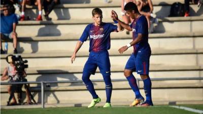 'Choco' Lozano celebrando uno de los goles del Barcelona B con un compañero.