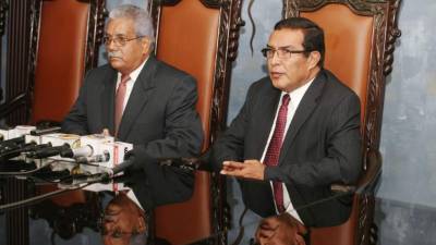 El abogado Ricardo Rodríguez, exsubprocurador de la República, y el especialista en psiquiatría, Octavio Sánchez Midence, representantes de la Corte Suprema de Justicia ante la Junta Nominadora.