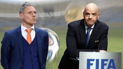 El ex futbolista Marco van Basten, director de desarrollo técnico de la FIFA, ha propuesto unas medidas para tratar de mejorar y modernizar el fútbol. Las propuestas del holandés, desarrolladas en el diario Bild, podrían revolucionar el fútbol mundial. Te las presentamos.