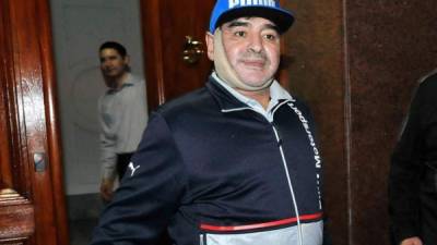 Maradona es considerado como uno de los mejores jugadores del mundo. Foto The Sun.