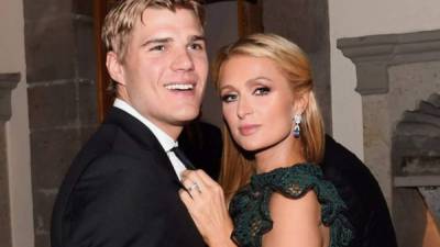 Chris Zylka y Paris Hilton tuvieron un noviazgo de dos años.
