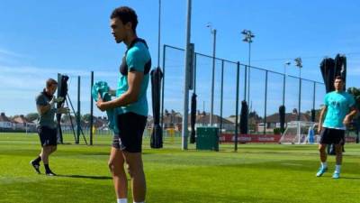 Los jugadores del Liverpool volvieron este miércoles a los entrenamientos. Foto Twitter Liverpool.