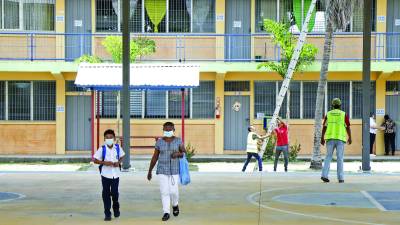 En la escuela Soledad Fernández los alumnos reciben clases de 8:00 am a 10:00 am.