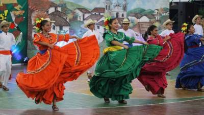 Los grupos de danza mostraron su talento.