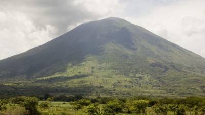 Vista del volcán Chaparrastique, cerca a la ciudad de San Miguel, 138 kilómetros al este de San Salvador. EFE