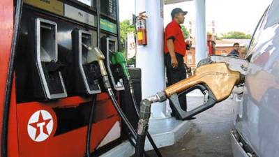 Gasolina súper, regular y el diésel registran rebajas.
