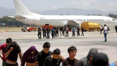 Los retornados son atendidos en los Centros de Atención al Migrante Retornado (CAMR) en San Pedro Sula y Omoa, en el norte y Caribe del país.