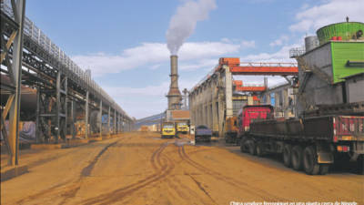 China produce ferroníquel en una planta cerca de Ningde.
