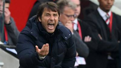 Antonio Conte dirige en la actualidad al Tottenham de Inglaterra.