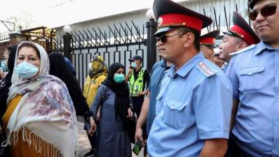 Previamente, los refugiados organizaron otra protesta frente a la embajada de Estados Unidos. Fotografía: EFE.