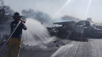 Elementos de la Guardia Nacional y de Protección Civil y Bomberos de Tamaulipas acudieron para evitar más accidentes y cerraron la circulación hacia Reynosa desde las 16:30 horas.