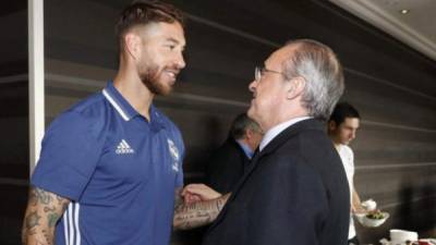Sergio Ramos le comunicó a Florentino Pérez que escuchará ofertas.