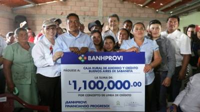 El presidente Juan Orlando Hernández entregó más de L210 millones para favorecer a productores, cooperativas, agroindustria y cajas rurales de La Paz, Intibucá, Francisco Morazán y El Paraíso.