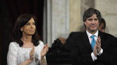 (FILES) In this file photo taken on March 01, 2014, then Argentine President (2007-2015) Cristina Fernandez de Kirchner (L) -who is expected to testify in the framework of a corruption case on August 13, 2018- and Vice-President (2011-2015) Amado Boudou -who was was sentenced on corruption charges on August 7, 2018- applaud during the 132nd period of sessions of the Congress in Buenos Aires. - Great scandals explode in Argentina and Peru, Central American former presidents face justice: Latin America is again shaken by a wave of corruption. (Photo by Juan MABROMATA / AFP)