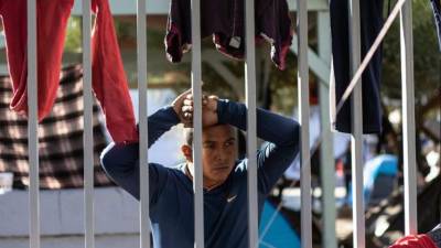 Miles de hondureños aún permanecen en albergues en México.