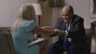 Giuliani fue engañado por una actriz que se hizo pasar por reportera./