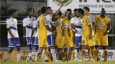 El partido en momentos tuvo pocos momentos de amistoso.