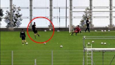 Cristiano Ronaldo entrenó en un estadio de la isla de Madeira donde pasa la cuarentena.