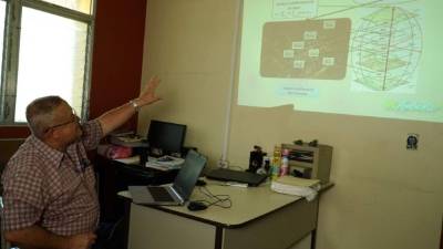 Fernando Juárez explica que a través de una fórmula matemática y la base de datos se determina el impacto ambiental de un proyecto colocando cuatro coordenadas.