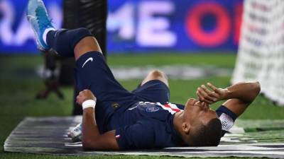 Mbappe tuvo que ser retirado de las canchas y su lesión preocupa en el PSG.
