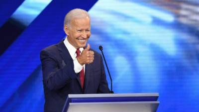 Biden se mostró fuerte ante sus rivales del partido demócrata en el debate celebrado anoche en Houston.