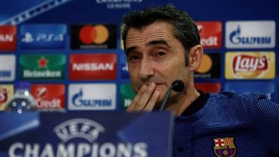 YAN04. ATENAS (GRECIA), 30/10/2017.- El entrenador del FC Barcelona, Ernesto Valverde, ofrece una rueda de prensa en el estadio Georgios Karaiskakis de Atenas, Grecia, el 30 de octubre del 2017. El FC Barcelona se enfrenta mañana al Olympiacos en un partido del grupo D de la Liga de Campeones. EFE/Yannis Kolesidis