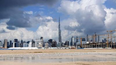 Científicos emiratíes llevaron a cabo operaciones de siembra de nubes para provocar precipitaciones en Dubái.//AFP.
