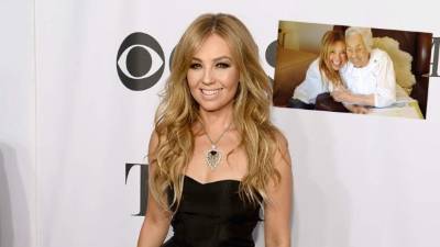La cantante Thalía y su abuela doña Eva Mange.