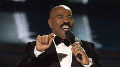 El comediante Steve Harvey asegura que lamenta el 'error' cometido.