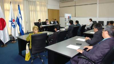 Los diez becarios durante la culminación del intercambio cultural que promovió la Jica.