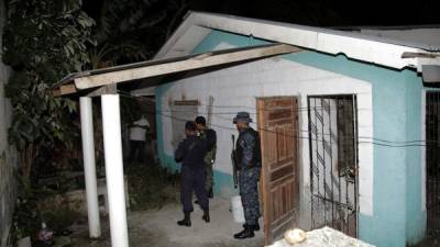 En esta casa abandonada se refugiaban los pandilleros que se enfrentaron a los agentes.