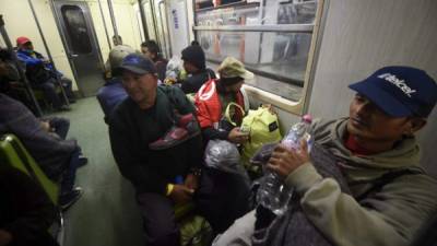 Una parte de los migrantes centroamericanos decidió salir este viernes de la Ciudad de México en busca del 'sueño americano'.