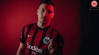 El delantero, de 23 años, había brillado con el Eintracht de Fráncfort en la temporada 2018-2019 con 17 tantos en la Bundesliga, lo que llevó a que el Real Madrid lo fichara al término de esa temporada hasta 2025.