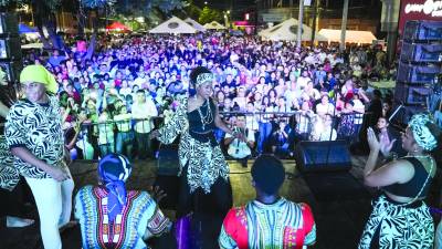 Los actos de inauguración se llevaron a cabo este sábado 1 de junio en la zona viva, barrio Suyapa, donde los sampedranos disfrutaron de un carnavalito a cargo de la batucada, banda de guerra Cristo Rey y de la música en vivo de la Banda Ibanez.