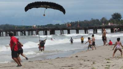 Las playas de Tela fueron las más concurridas por los hondureños.