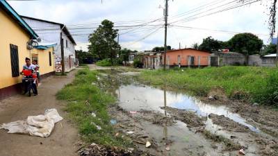 Por la 30 calle y 30 avenida, los carros ya no pueden pasar. Fotos: Jordan Perdomo.