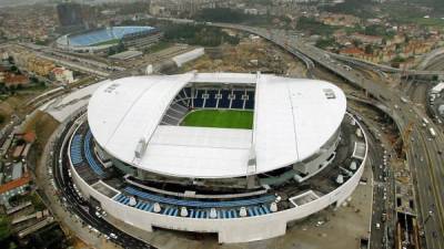 El estadio do Dragão de Oporto albergará la final de la Champions League entre Manchester City y Chelsea. Foto EFE
