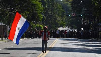 El presidente Benítez nombró nuevos ministros, pero los protestantes exigen su renuncia. Foto AFP